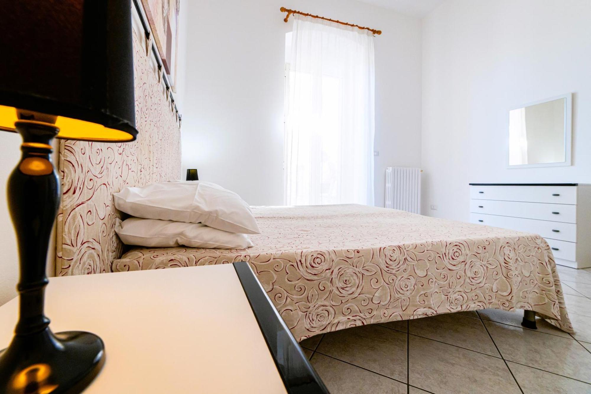Mare E Castello Apartment มันเฟรโดเนีย ภายนอก รูปภาพ