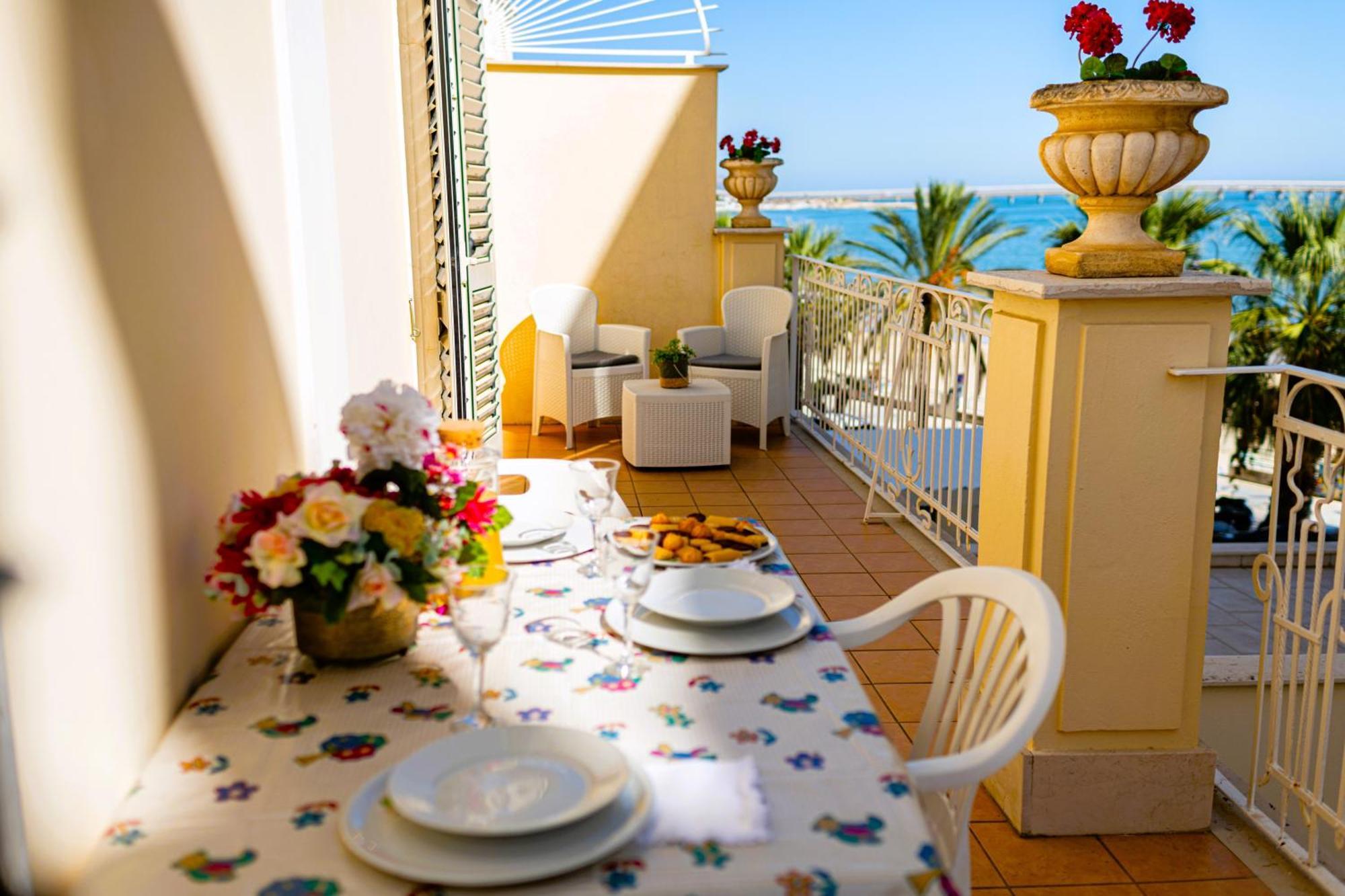 Mare E Castello Apartment มันเฟรโดเนีย ภายนอก รูปภาพ