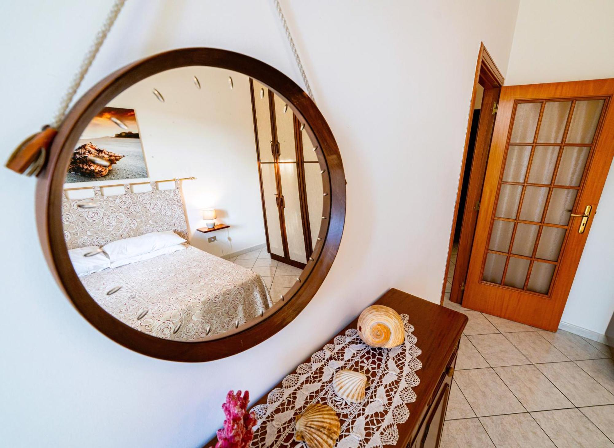 Mare E Castello Apartment มันเฟรโดเนีย ภายนอก รูปภาพ